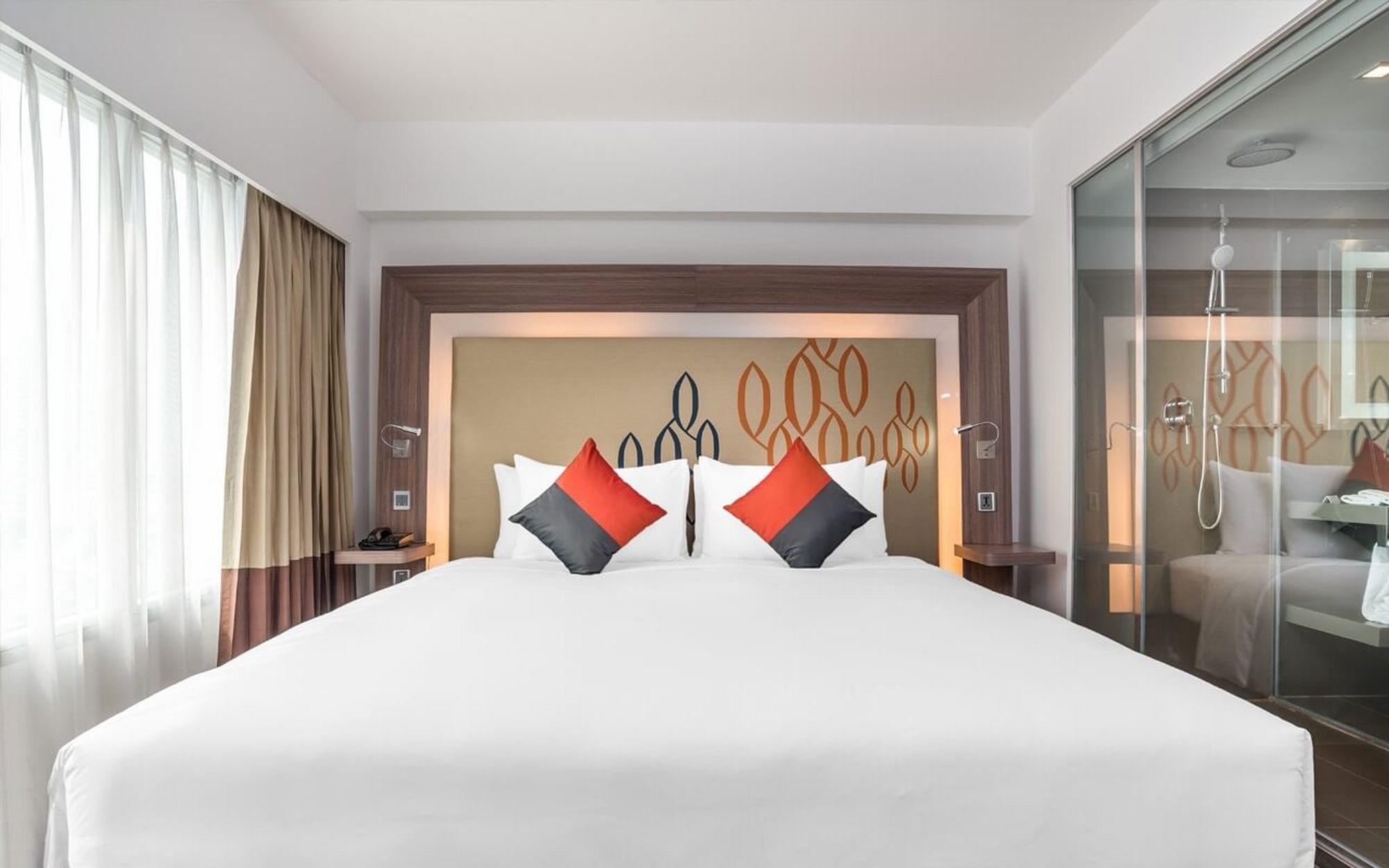 Hilton Garden Inn Bangkok Silom מראה חיצוני תמונה