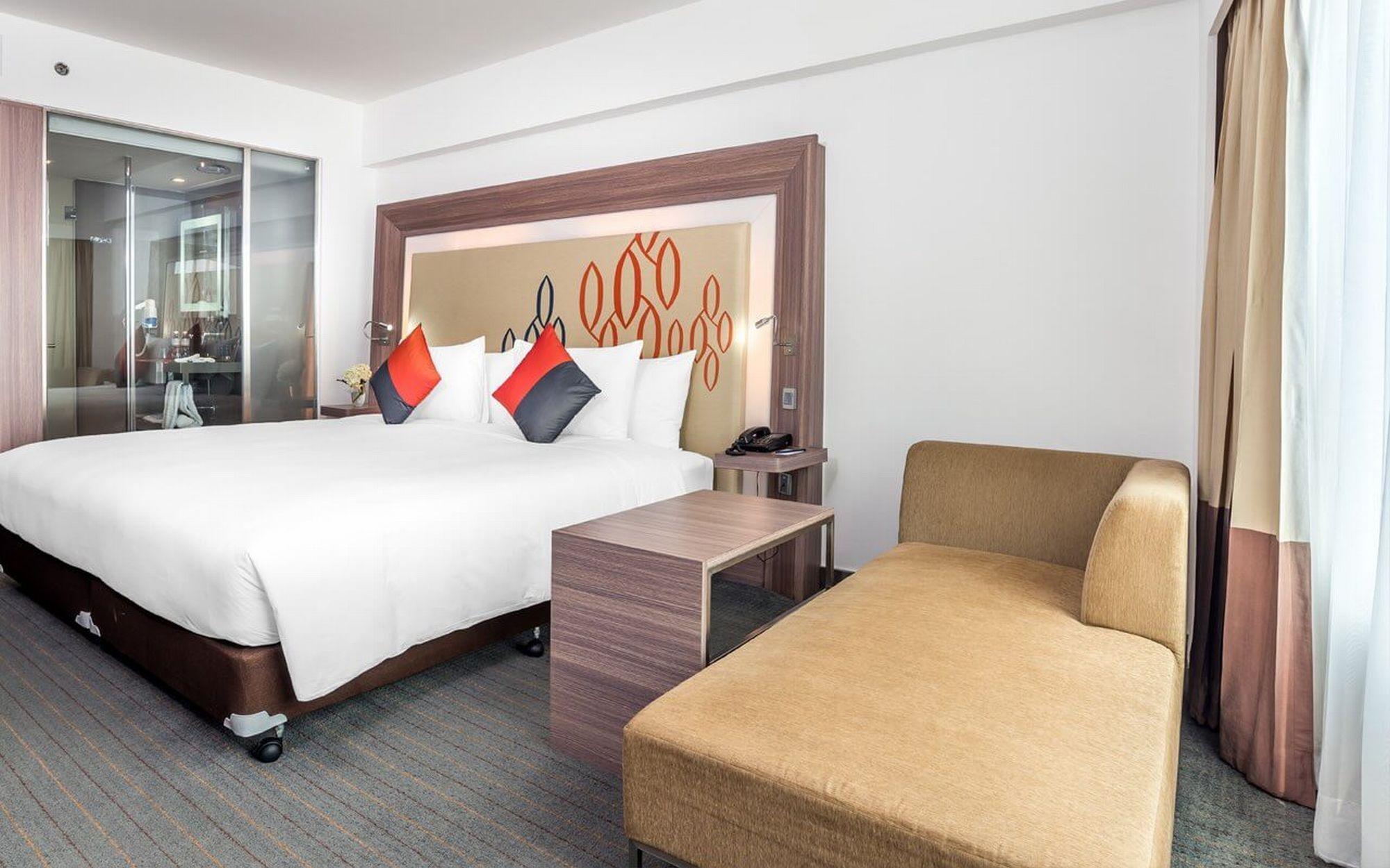 Hilton Garden Inn Bangkok Silom מראה חיצוני תמונה