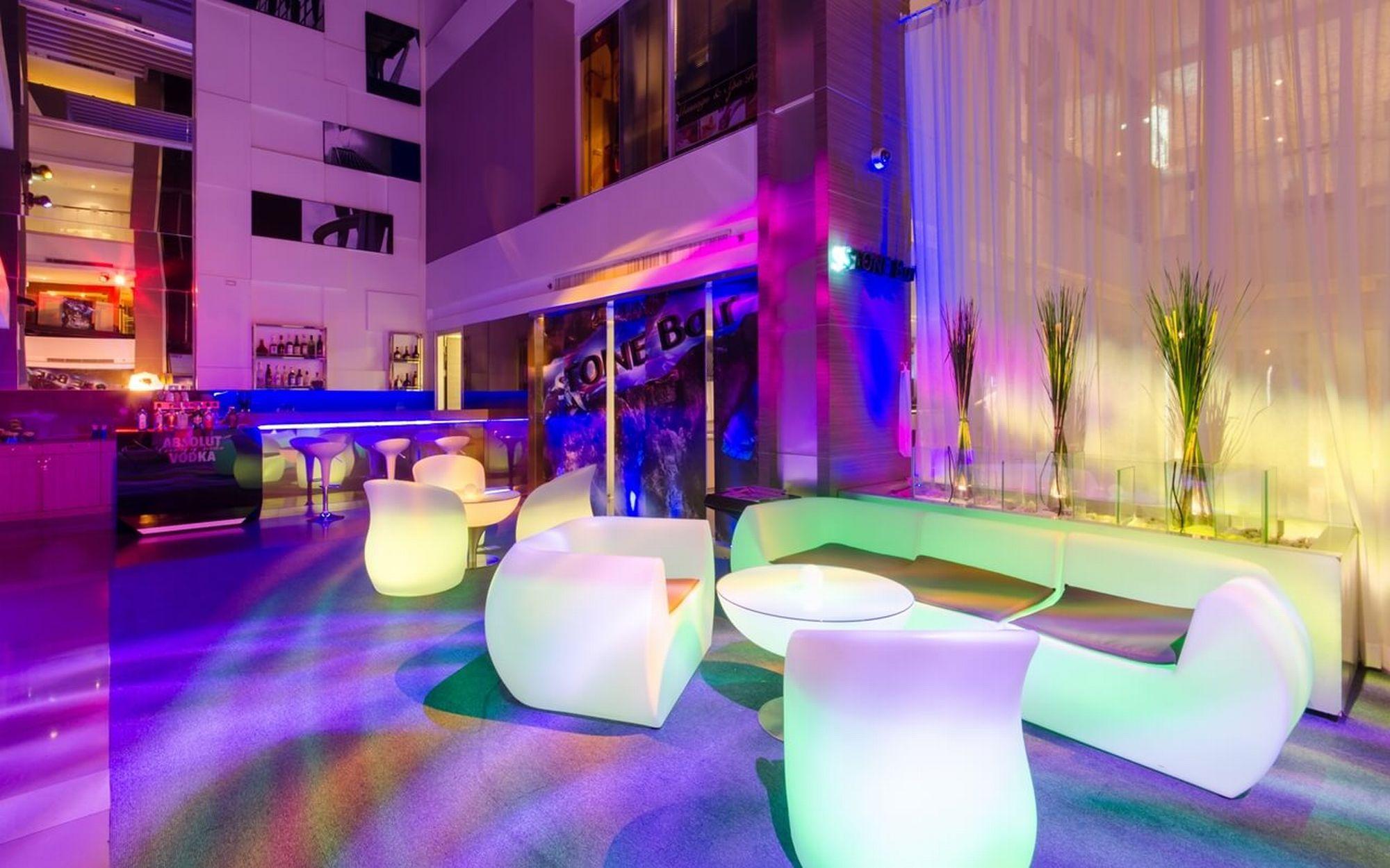 Hilton Garden Inn Bangkok Silom מראה חיצוני תמונה