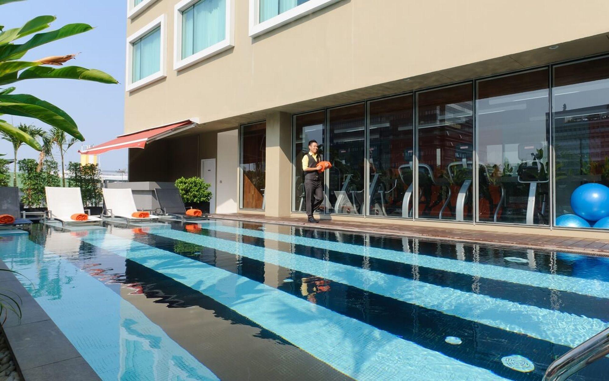 Hilton Garden Inn Bangkok Silom מראה חיצוני תמונה