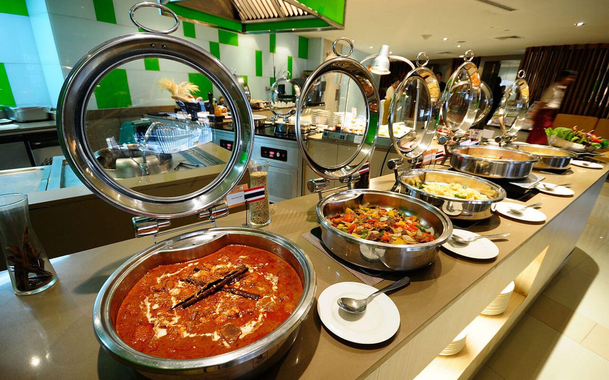 Hilton Garden Inn Bangkok Silom מראה חיצוני תמונה