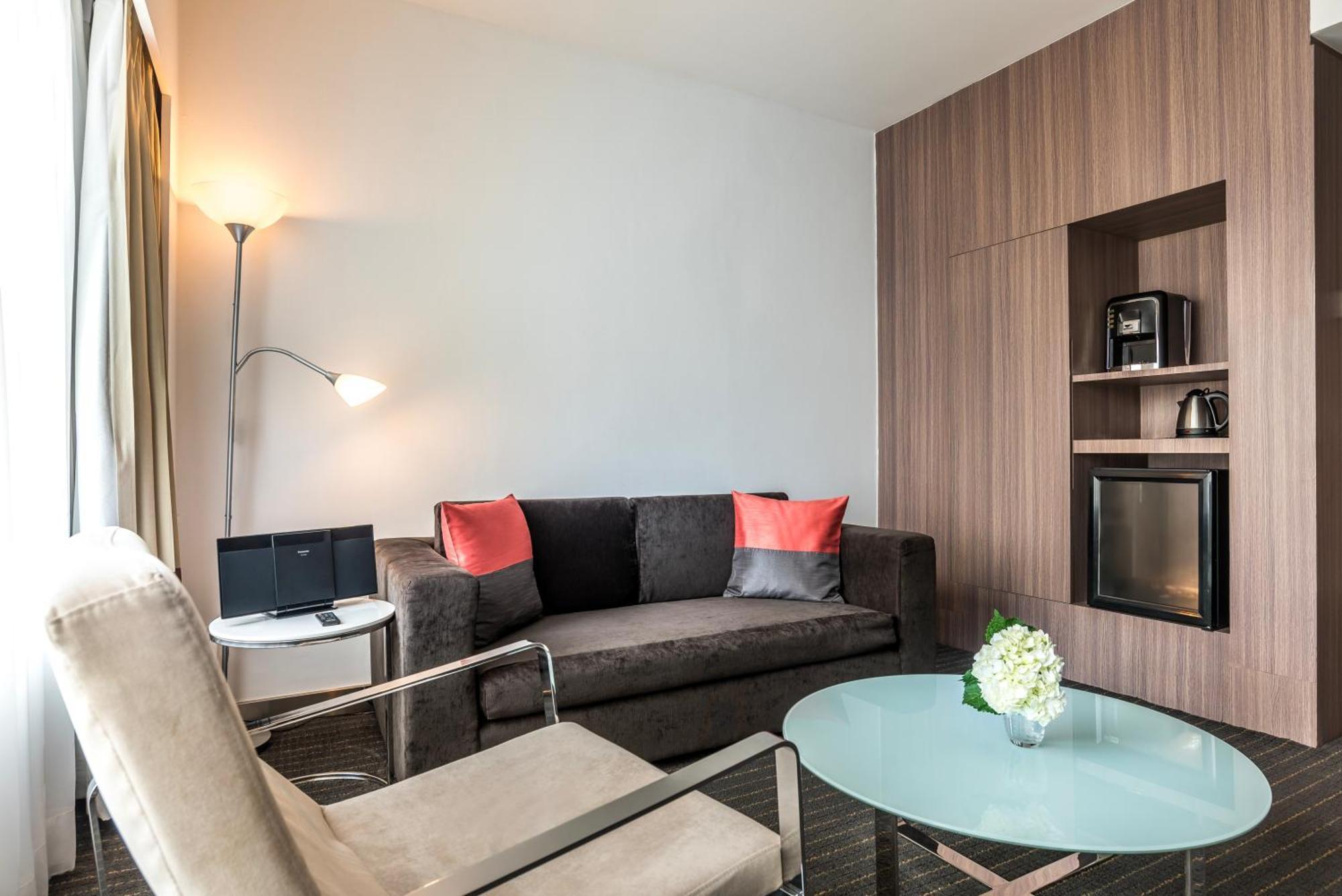 Hilton Garden Inn Bangkok Silom מראה חיצוני תמונה