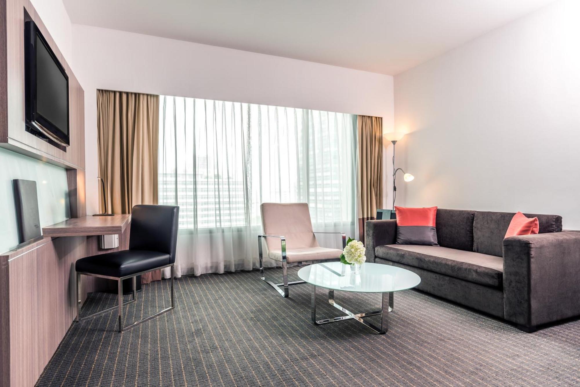 Hilton Garden Inn Bangkok Silom מראה חיצוני תמונה