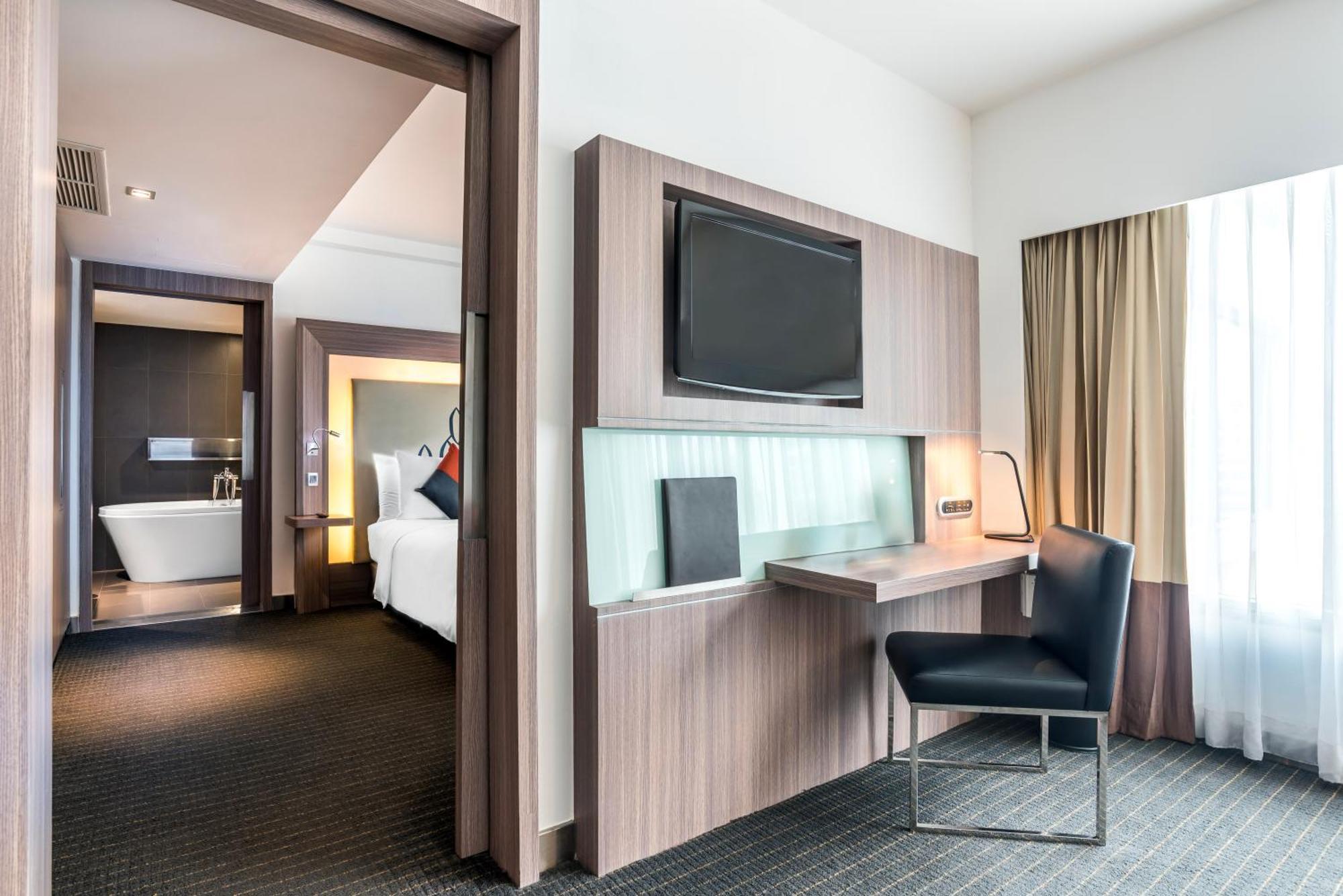 Hilton Garden Inn Bangkok Silom מראה חיצוני תמונה