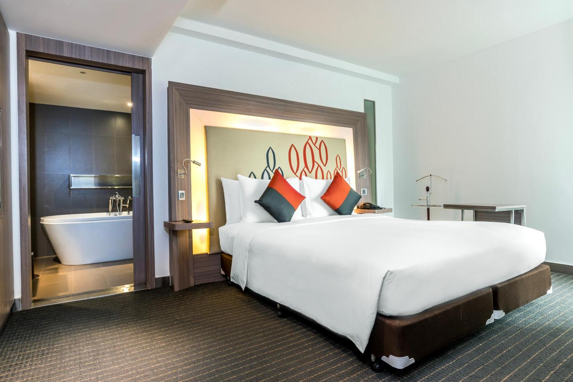 Hilton Garden Inn Bangkok Silom מראה חיצוני תמונה