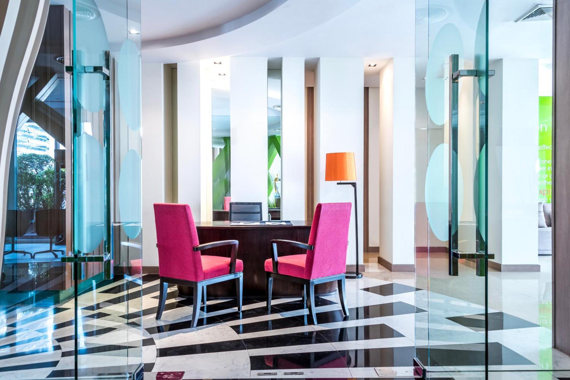 Hilton Garden Inn Bangkok Silom מראה חיצוני תמונה