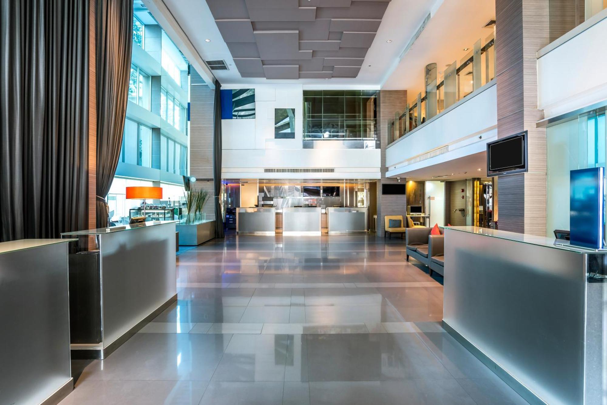 Hilton Garden Inn Bangkok Silom מראה חיצוני תמונה