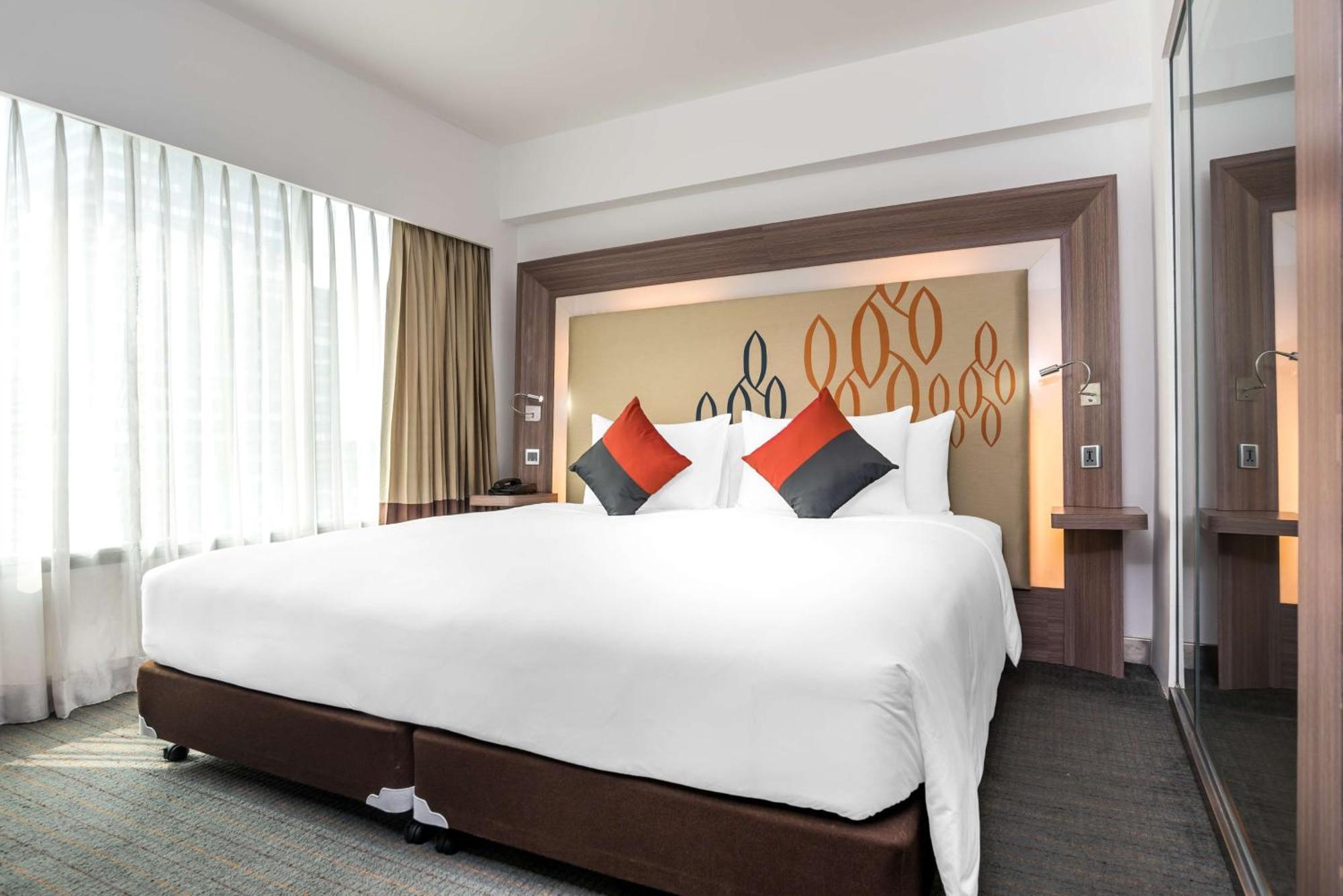 Hilton Garden Inn Bangkok Silom מראה חיצוני תמונה