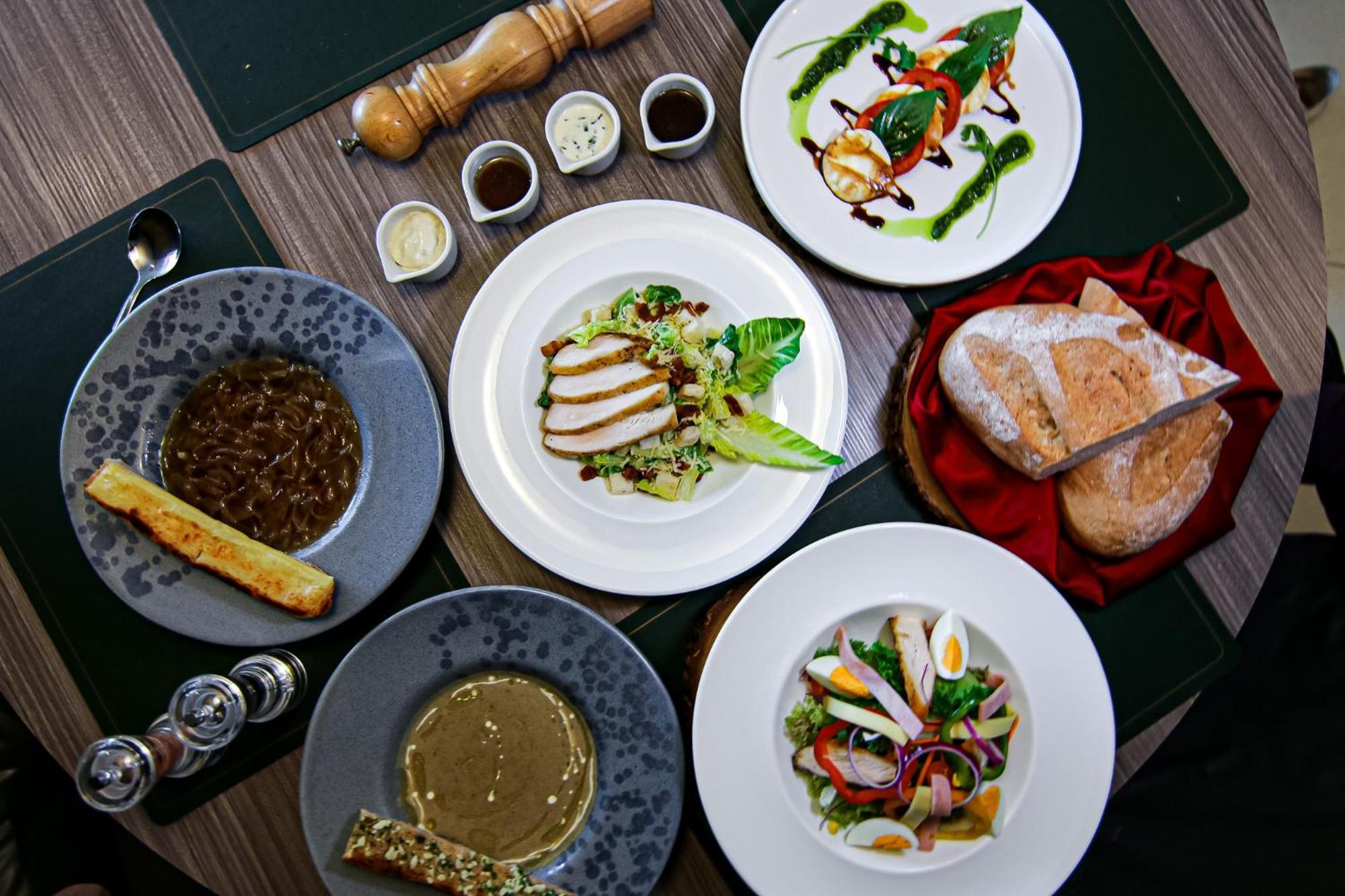 Hilton Garden Inn Bangkok Silom מראה חיצוני תמונה