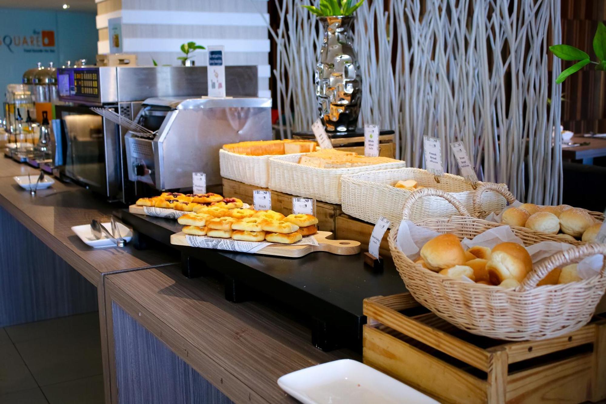 Hilton Garden Inn Bangkok Silom מראה חיצוני תמונה