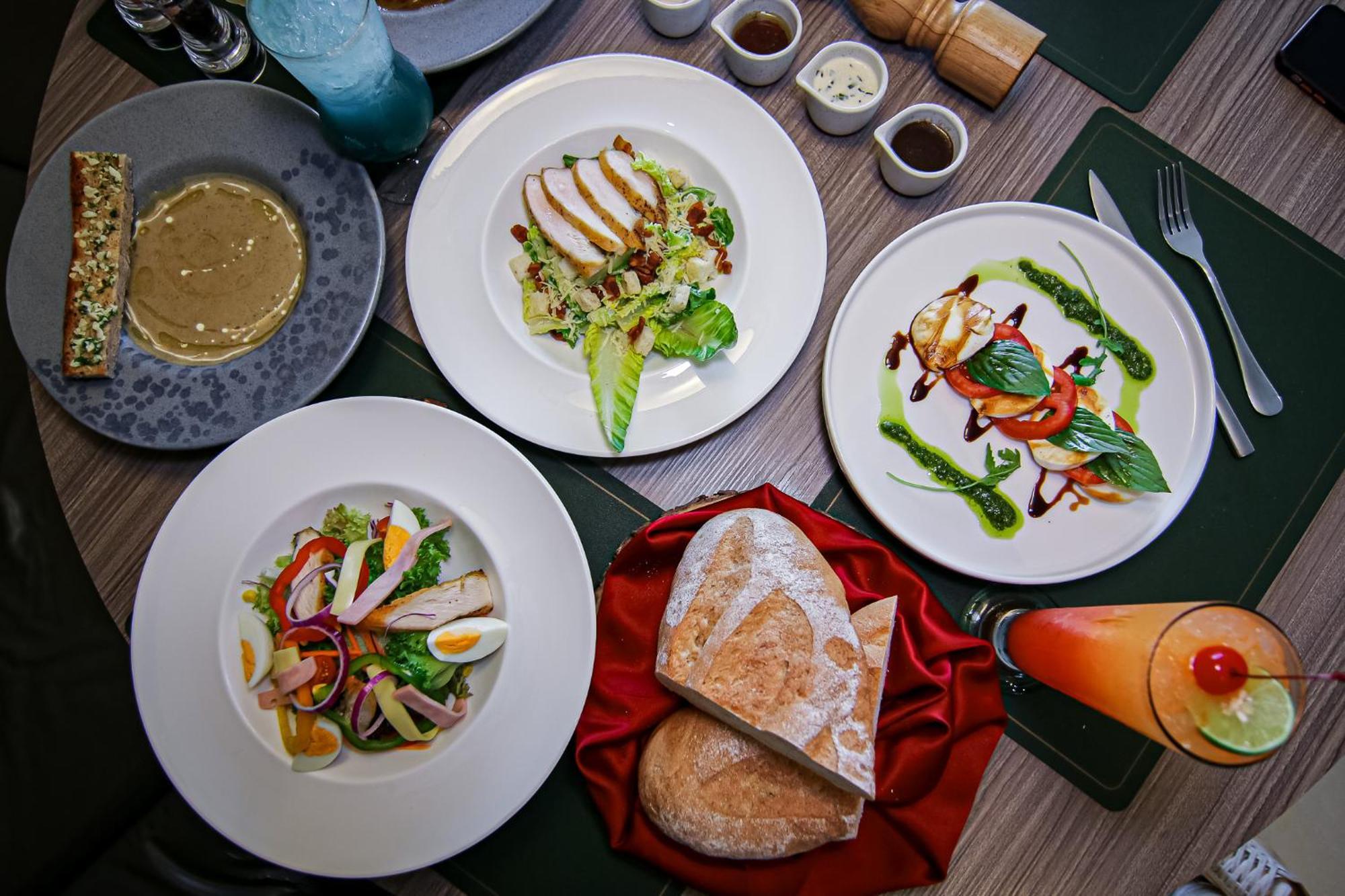 Hilton Garden Inn Bangkok Silom מראה חיצוני תמונה