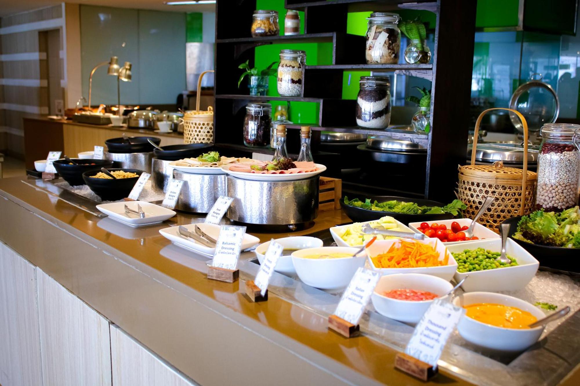 Hilton Garden Inn Bangkok Silom מראה חיצוני תמונה