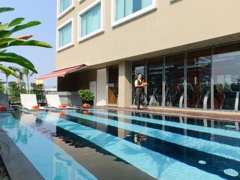 Hilton Garden Inn Bangkok Silom מראה חיצוני תמונה