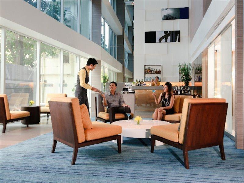 Hilton Garden Inn Bangkok Silom מראה חיצוני תמונה