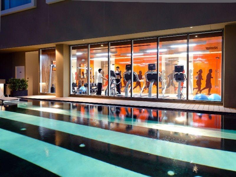 Hilton Garden Inn Bangkok Silom מראה חיצוני תמונה