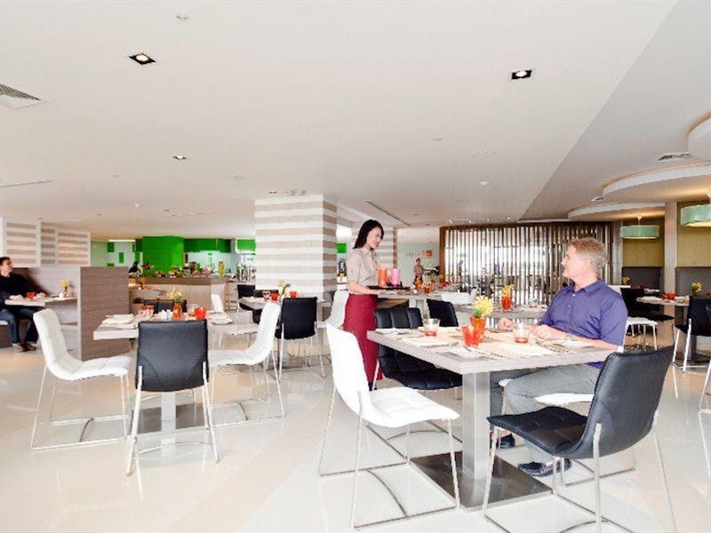 Hilton Garden Inn Bangkok Silom מראה חיצוני תמונה