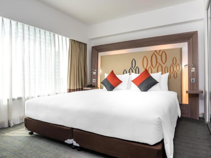 Hilton Garden Inn Bangkok Silom מראה חיצוני תמונה