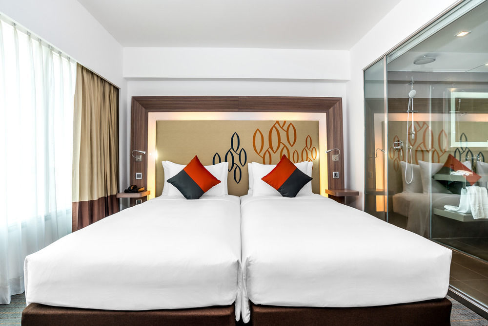 Hilton Garden Inn Bangkok Silom מראה חיצוני תמונה