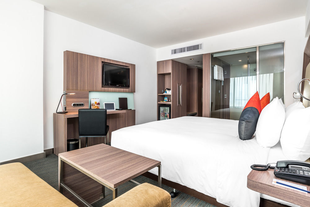 Hilton Garden Inn Bangkok Silom מראה חיצוני תמונה