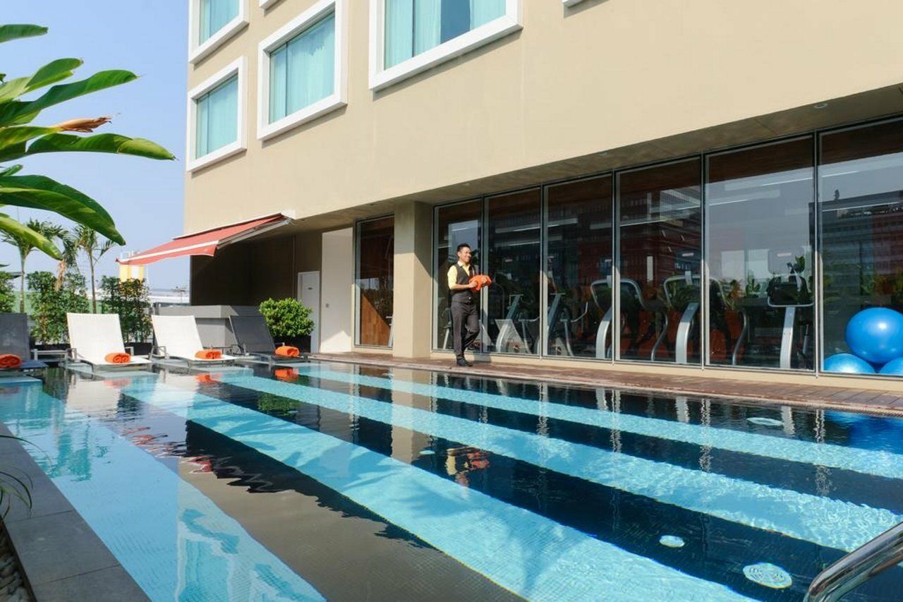 Hilton Garden Inn Bangkok Silom מראה חיצוני תמונה