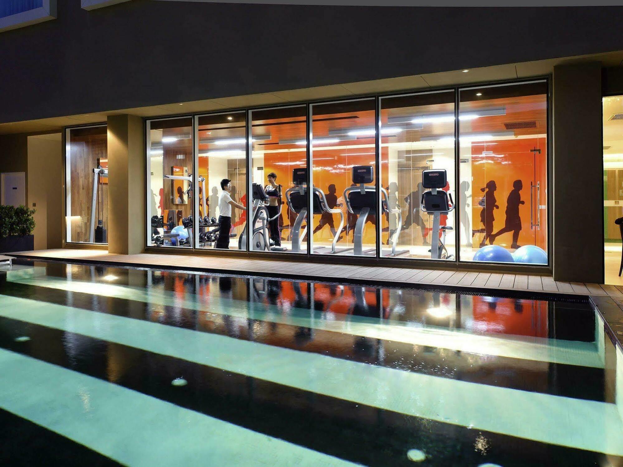 Hilton Garden Inn Bangkok Silom מראה חיצוני תמונה