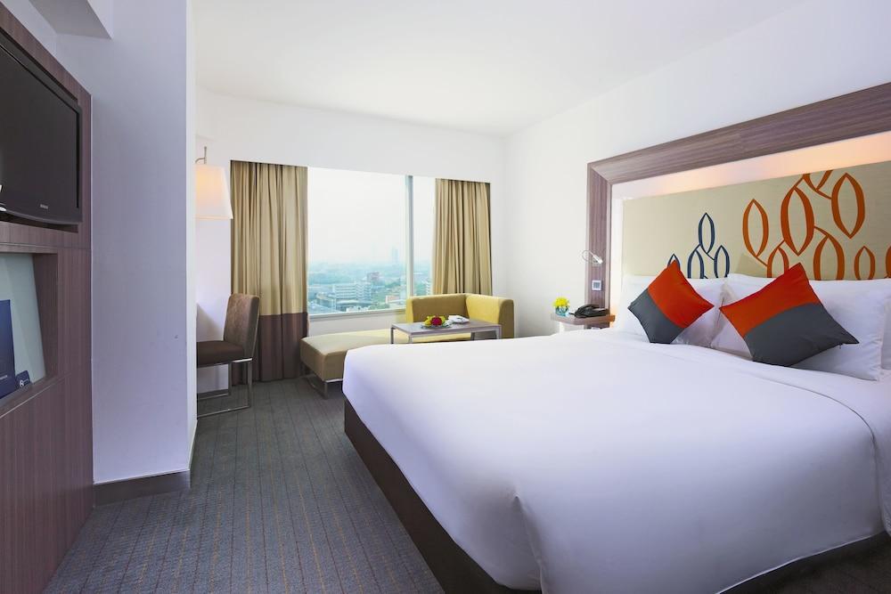 Hilton Garden Inn Bangkok Silom מראה חיצוני תמונה