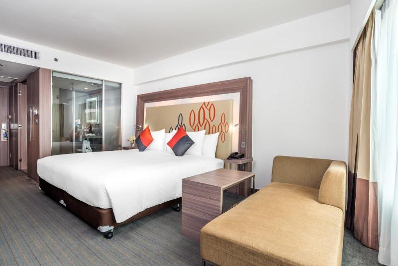 Hilton Garden Inn Bangkok Silom מראה חיצוני תמונה
